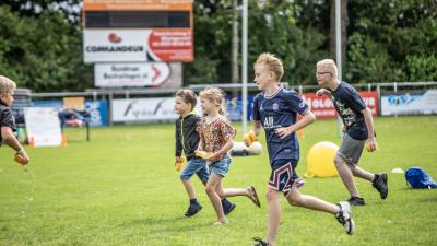 Spelende kinderen in Hollands Kroon